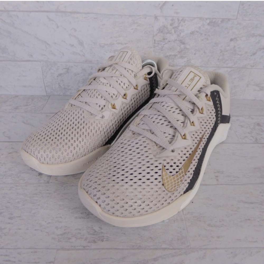 Nike Shoes Womens 6 Metcon 6 Light Orewood Training Sneakers AT3160-170 White